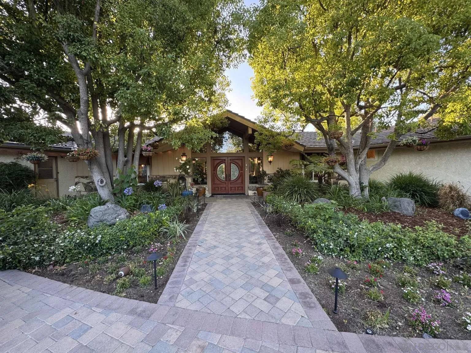 Yorba Linda, CA 92886,5553 Scenic View Dr