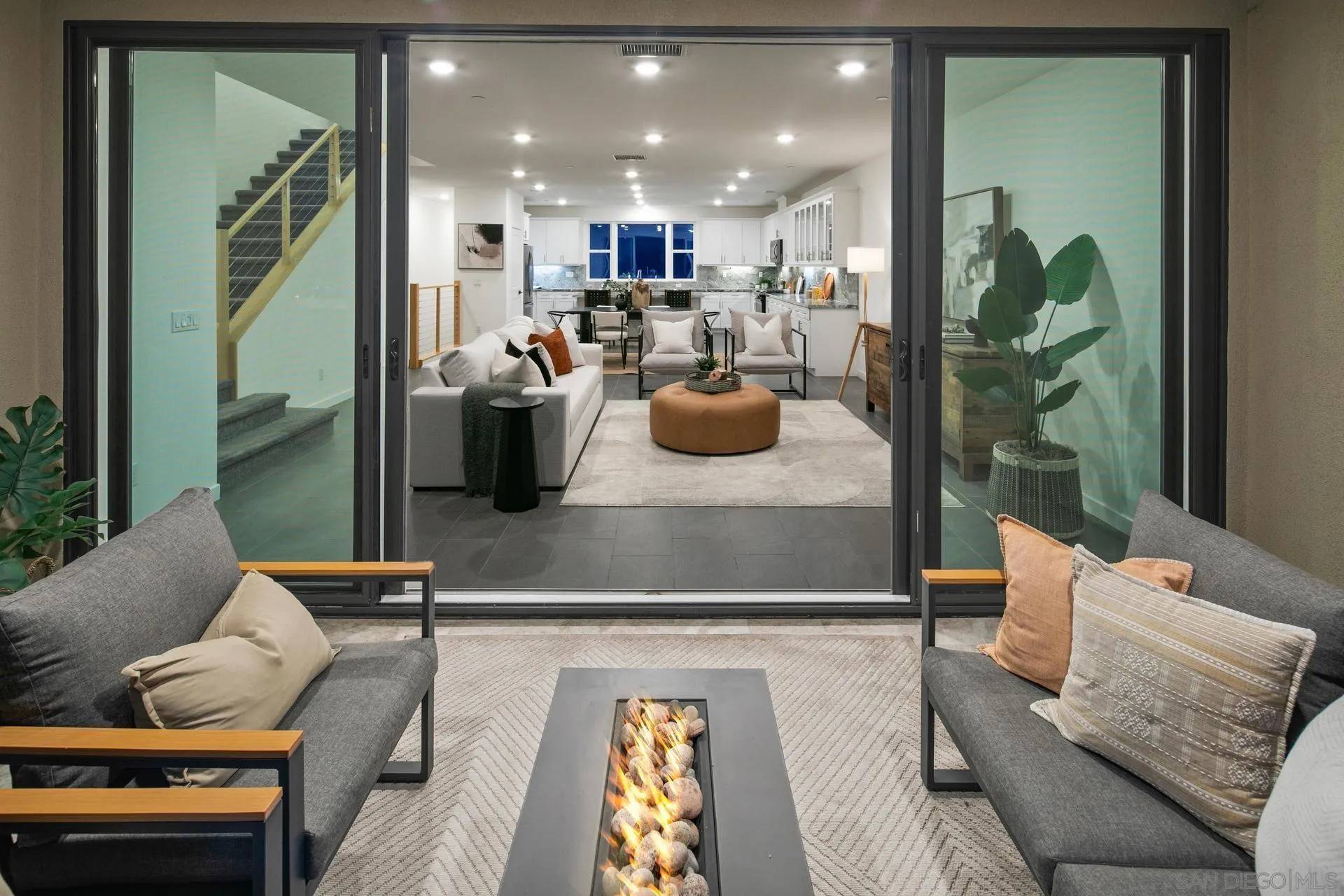 San Diego, CA 92108,2779 VIA ALTA PL