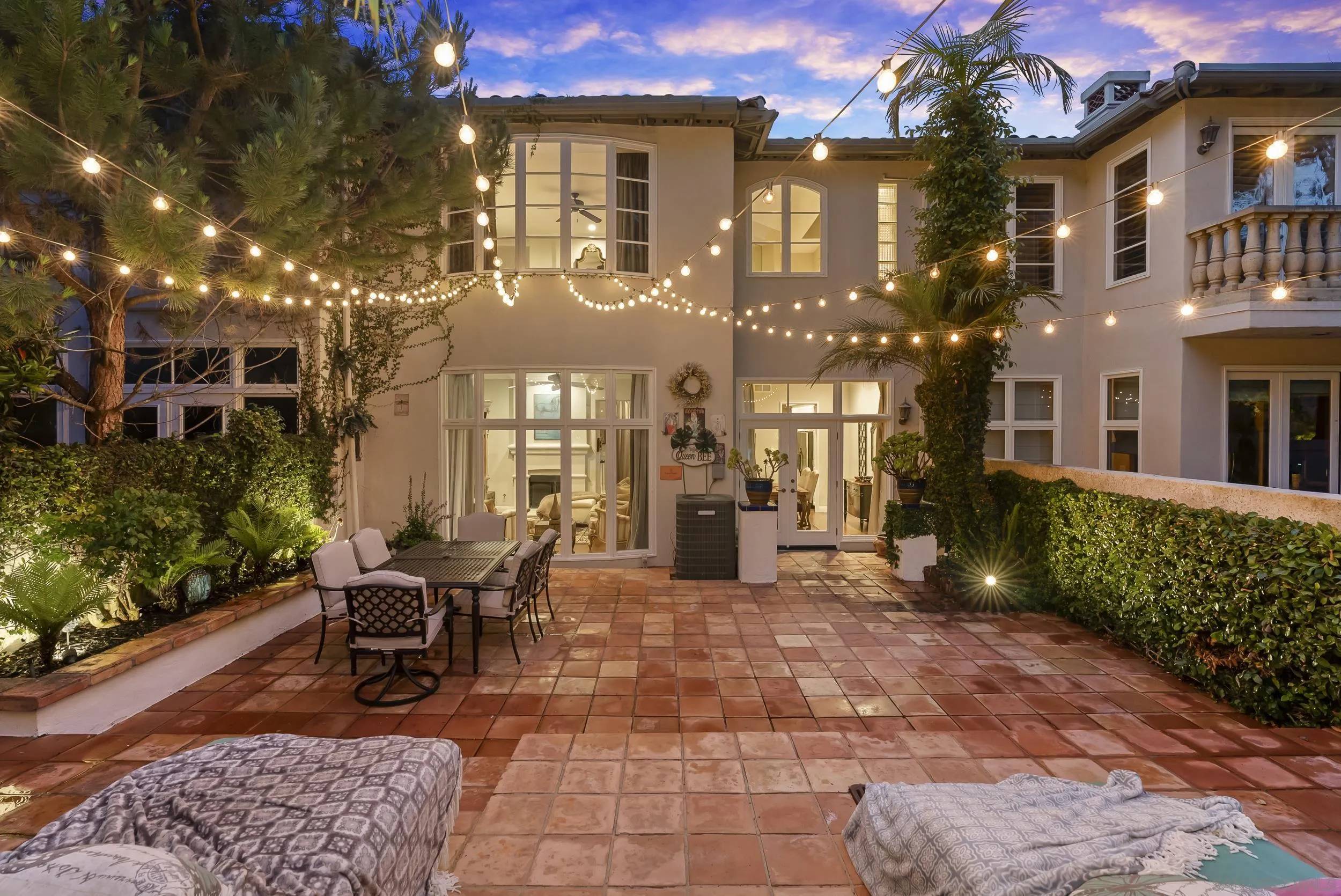 La Jolla, CA 92037,9757 Keeneland Row