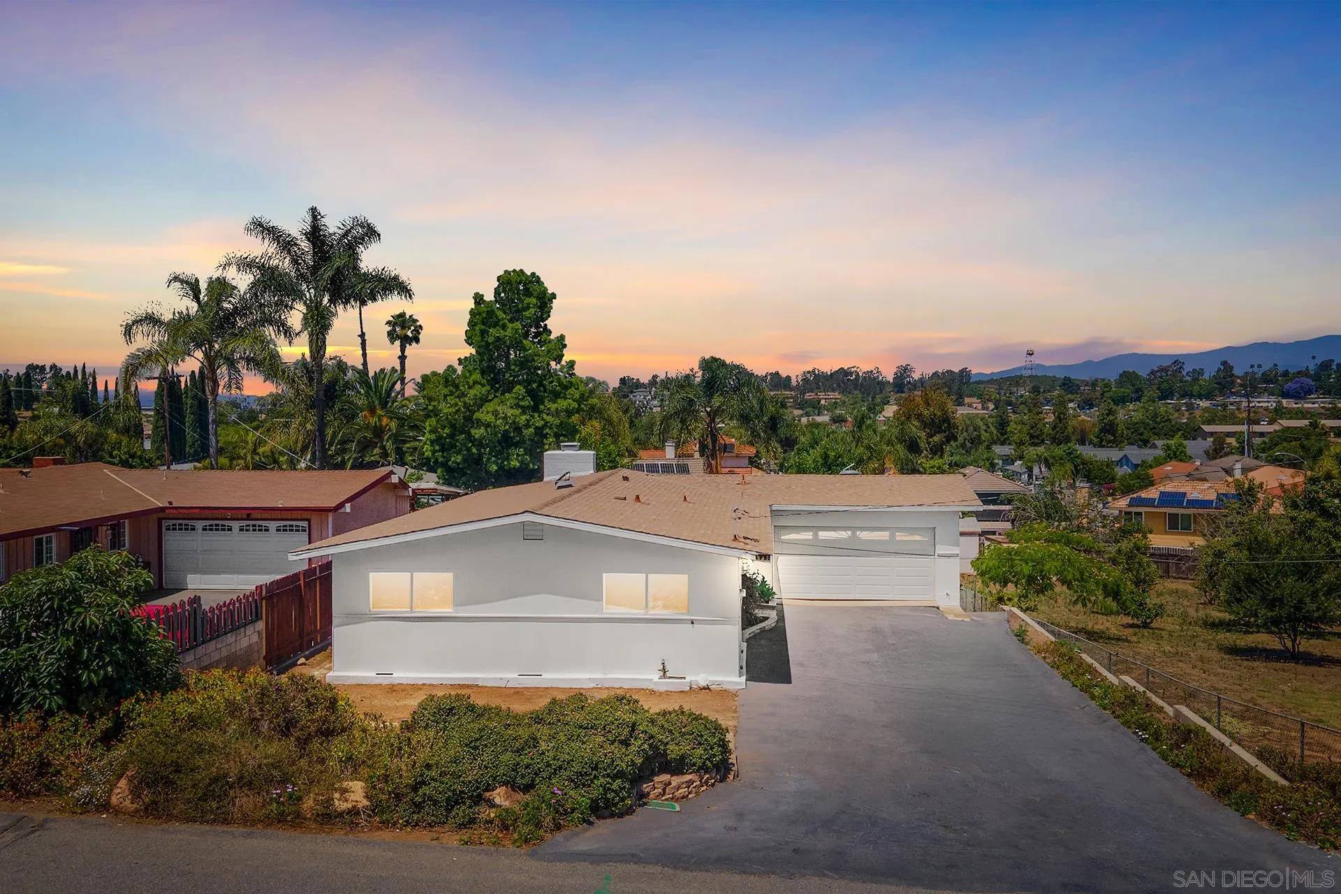 Fallbrook, CA 92028,915 Mandarin