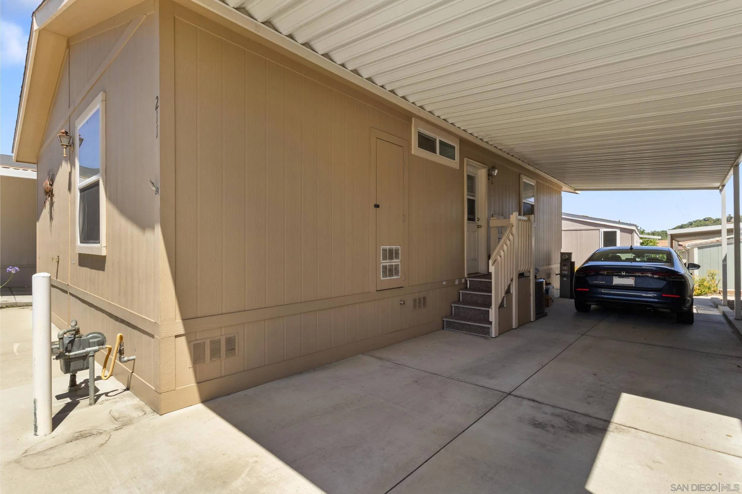Fallbrook, CA 92028,3909 Reche Rd #SPC 211
