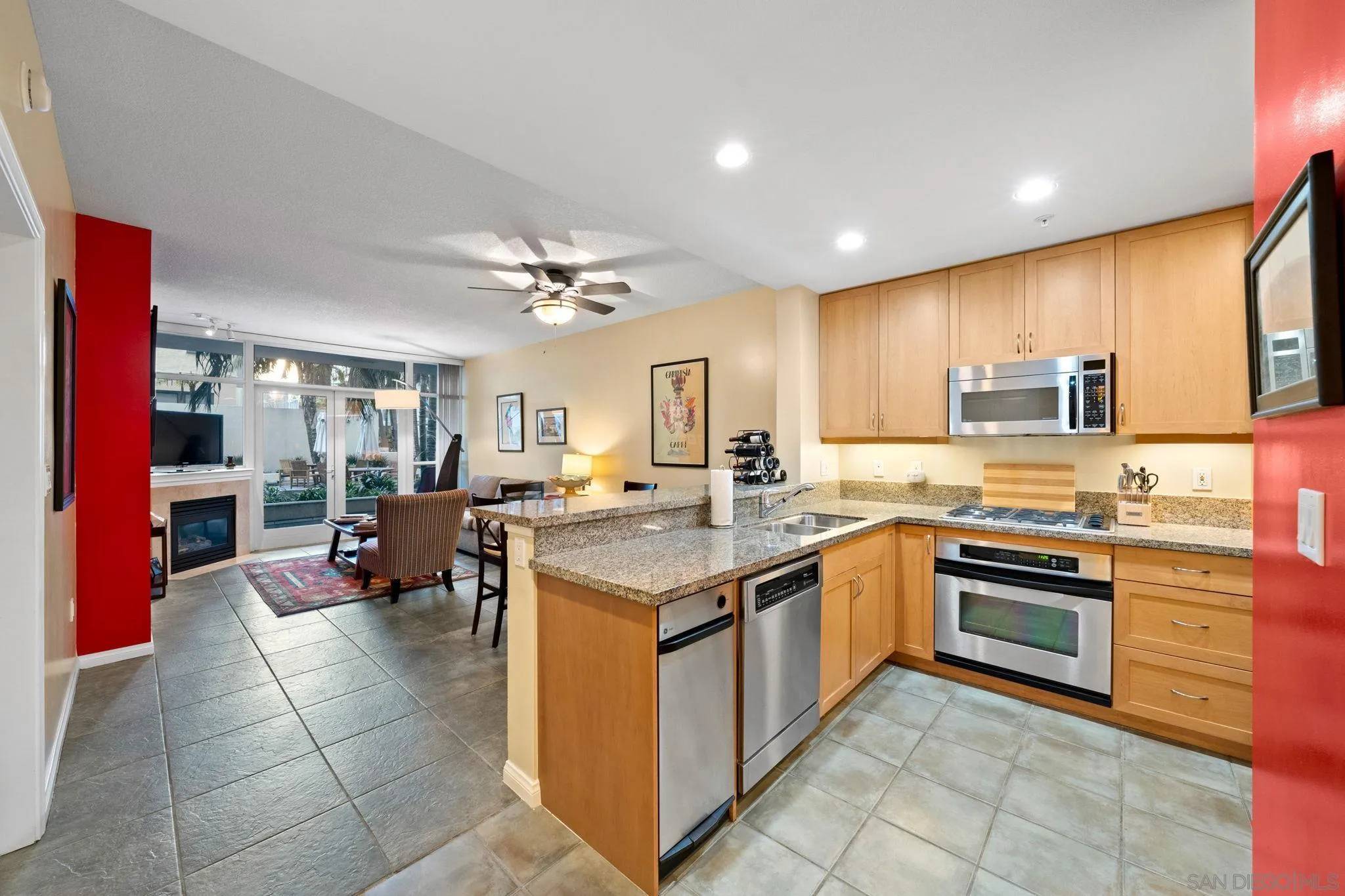 San Diego, CA 92101,850 Beech St #214