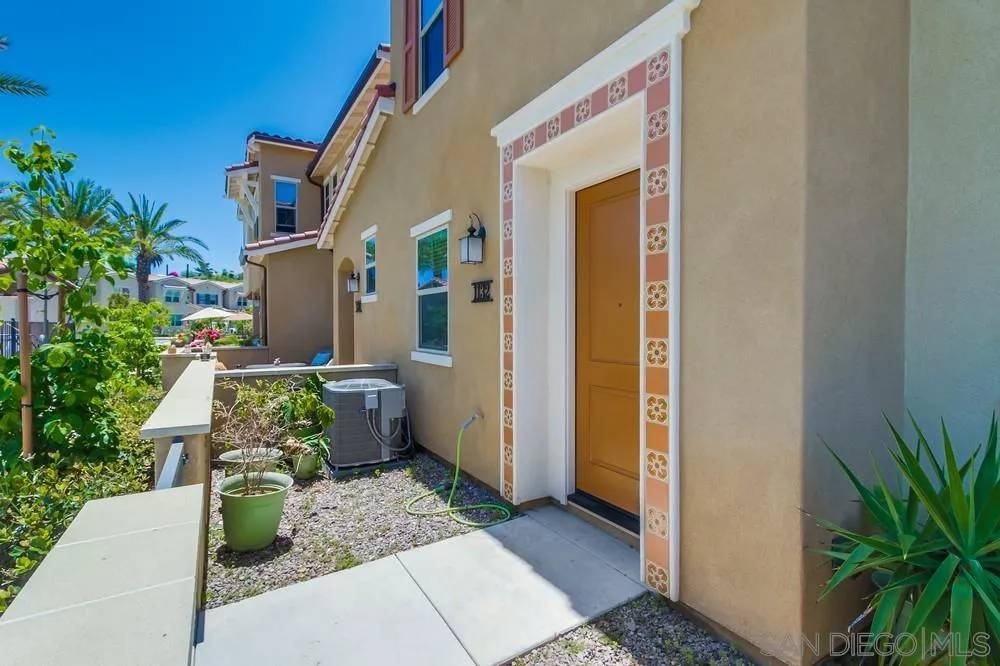 Vista, CA 92084,1132 Delpy View Pt