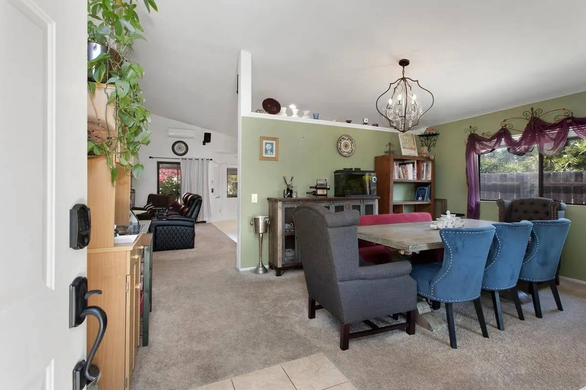 Vista, CA 92083,577 Grapevine Ct.