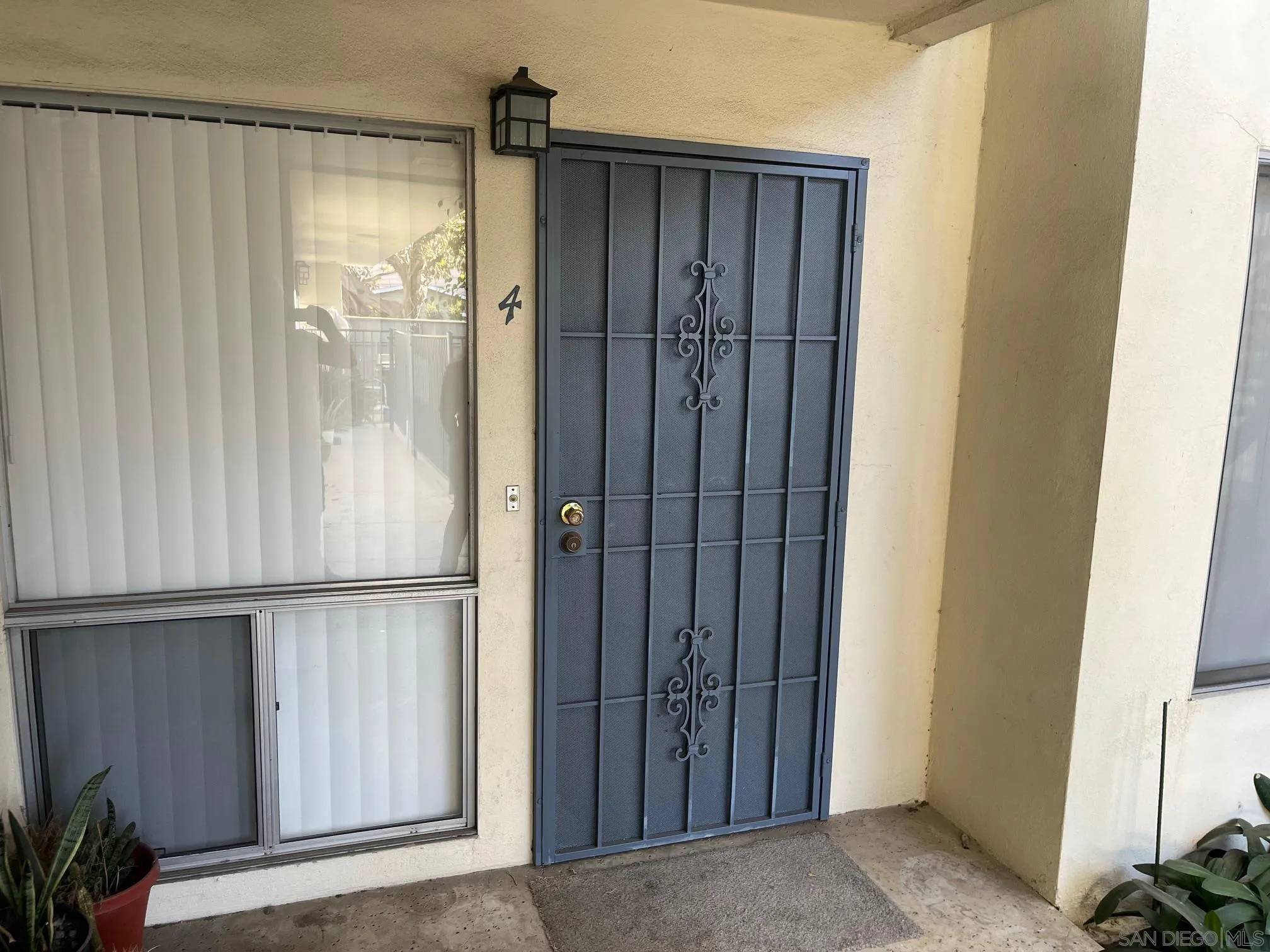 San Diego, CA 92107,2707 Camulos Street