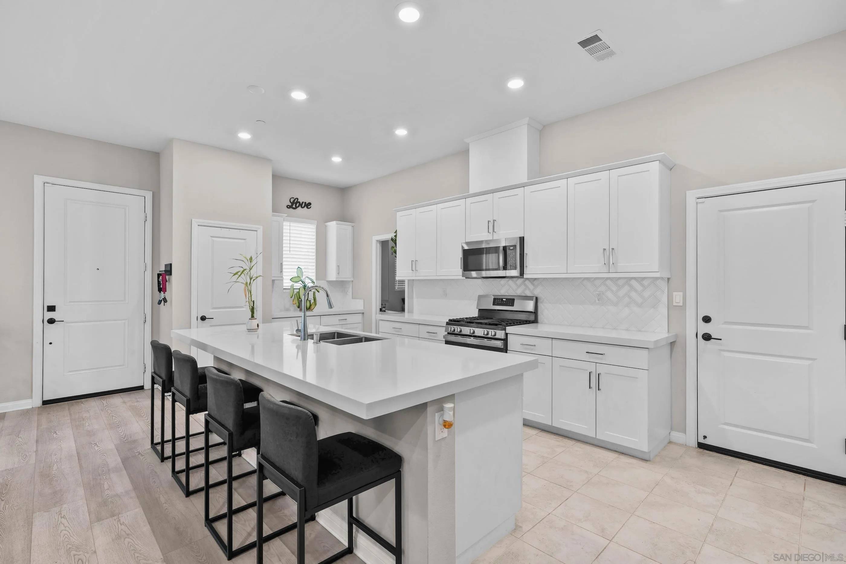 Chula Vista, CA 91913,2098 Bluestone Cir