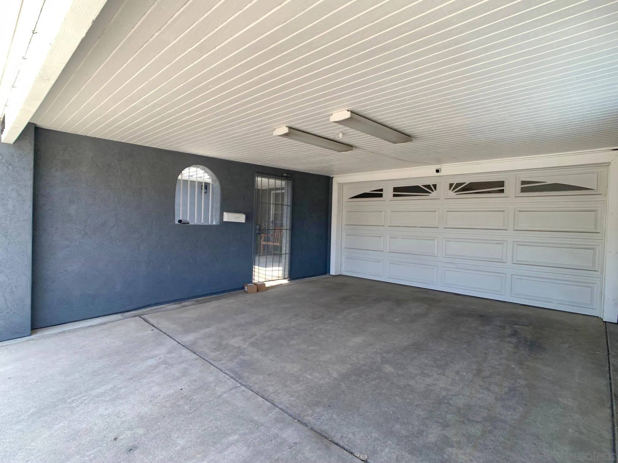 El Cajon, CA 92021,8644 Via Del Luz