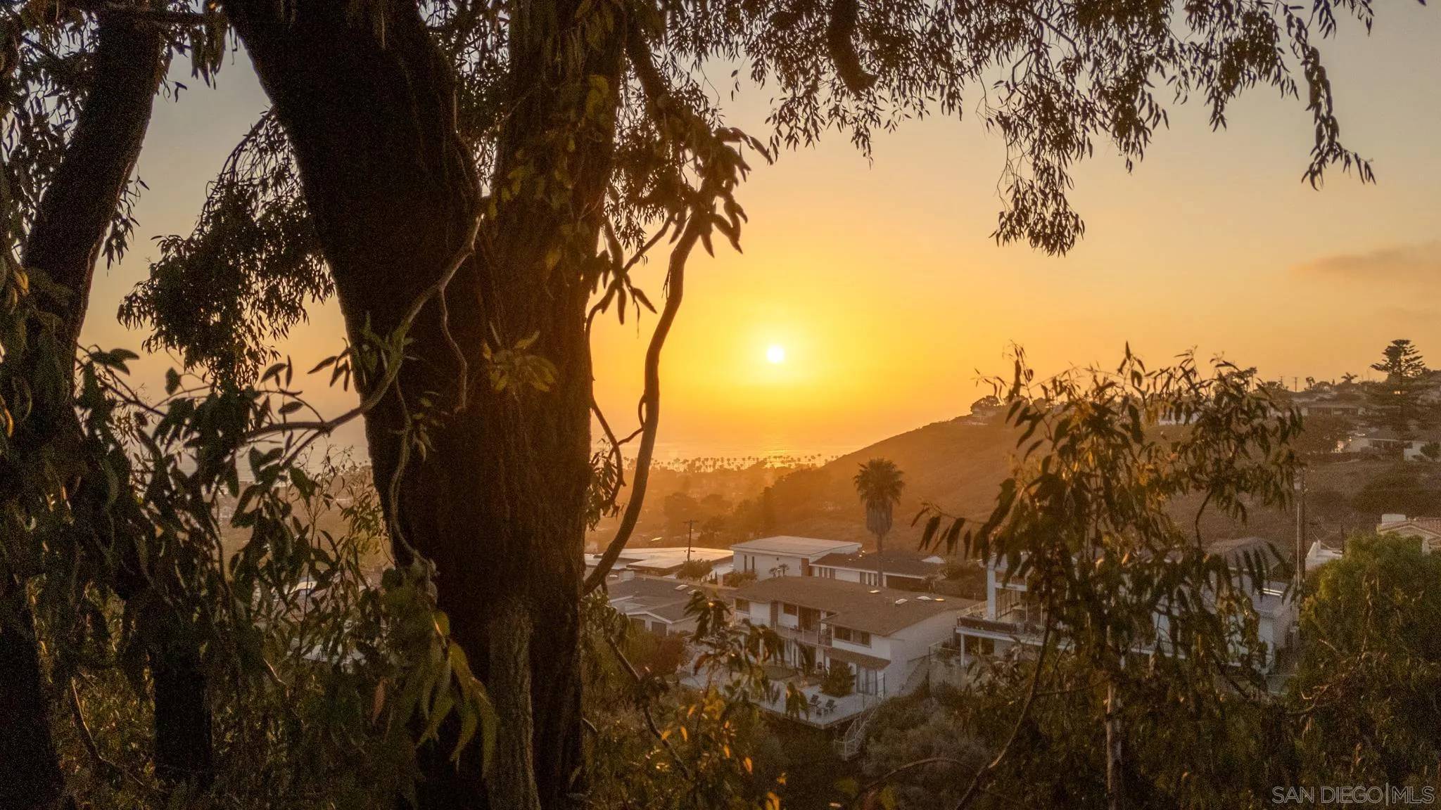 La Jolla, CA 92037,896 La Jolla Rancho Road