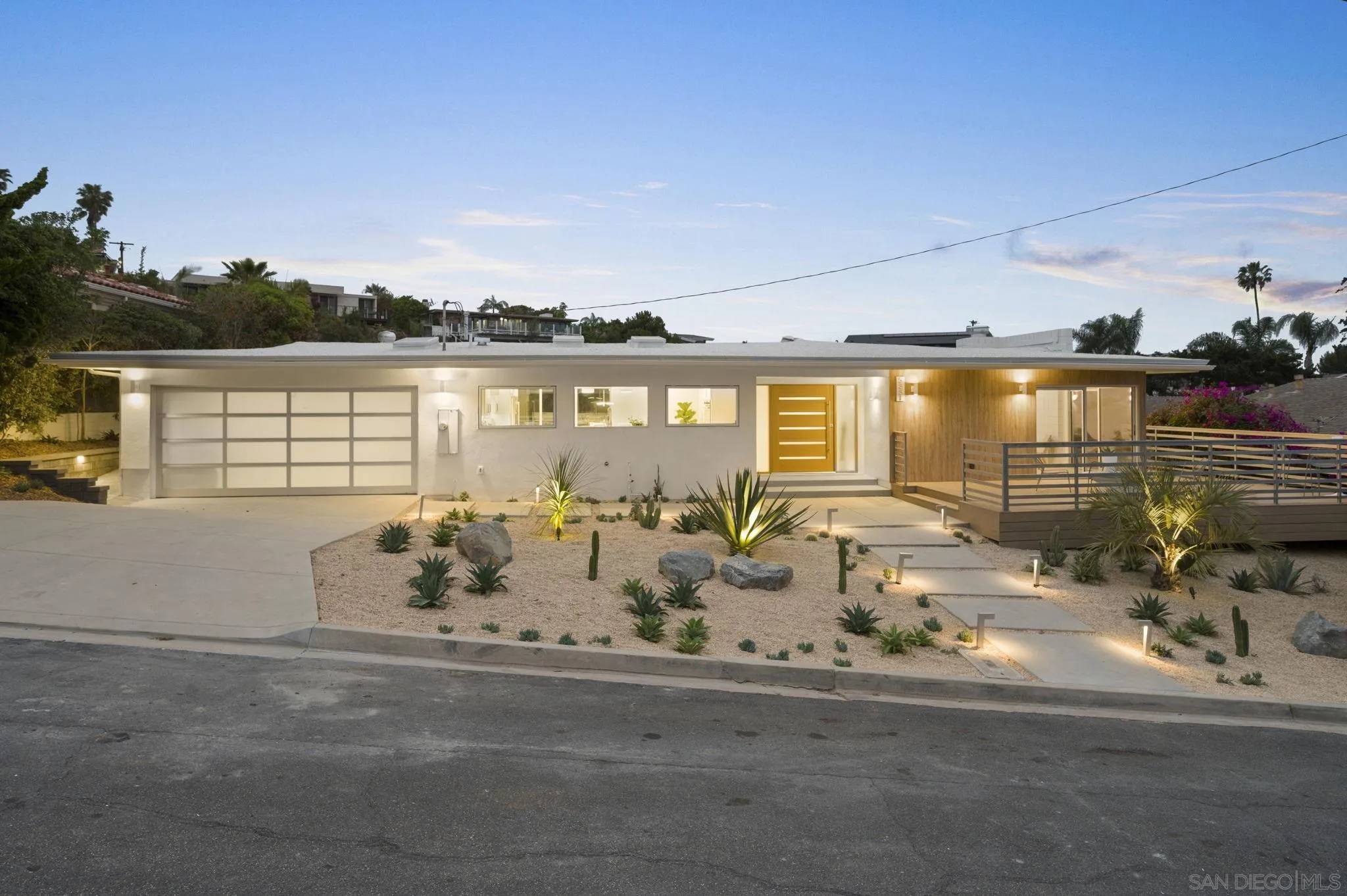 La Jolla, CA 92037,5851 Box Canyon