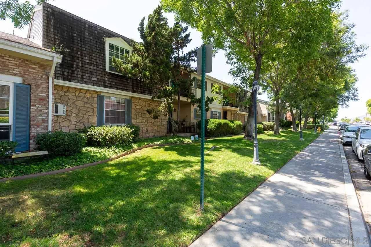 La Mesa, CA 91942,4800 Williamsburg Lane #216