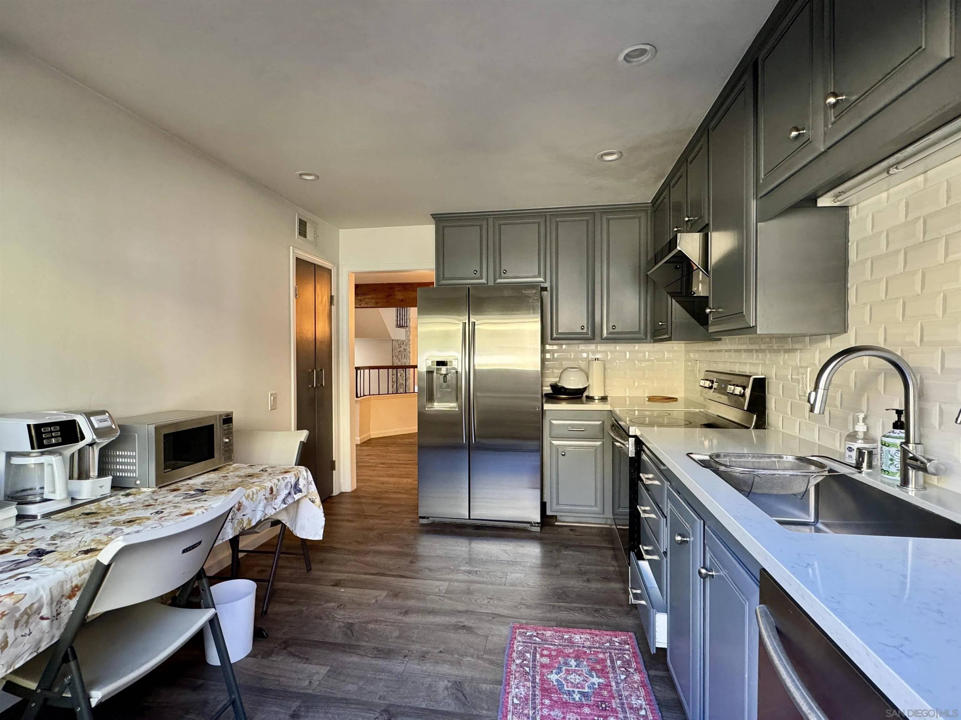 La Jolla, CA 92037,3230 Caminito Eastbluff #72