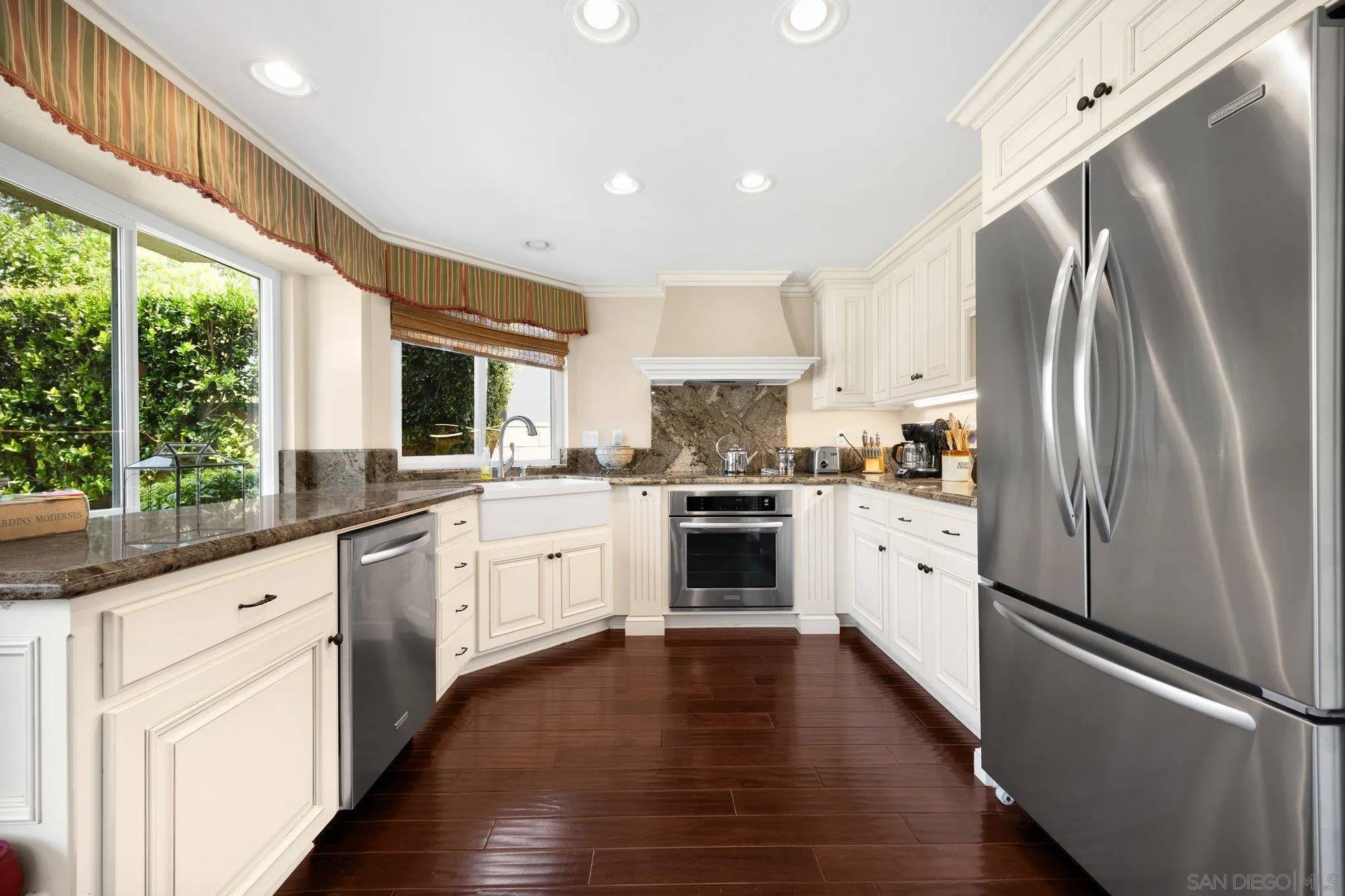 Irvine, CA 92620,40 Brena