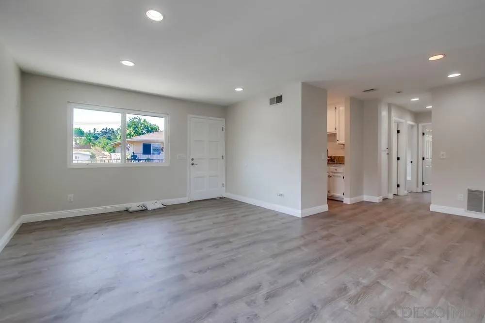 Lakeside, CA 92040,12115 Wintergreen Dr #4