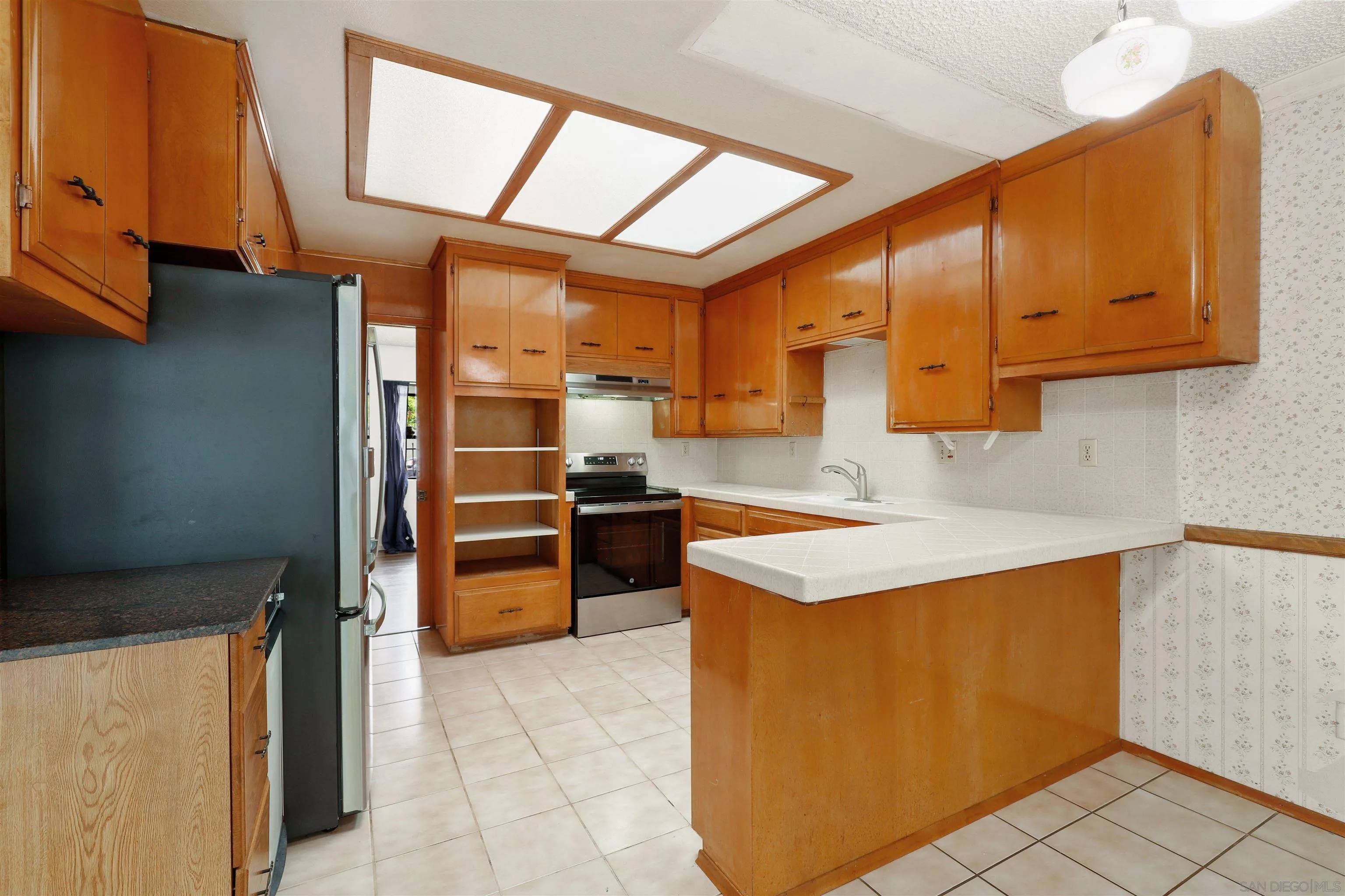 San Diego, CA 92105,4114 Manzanita Dr