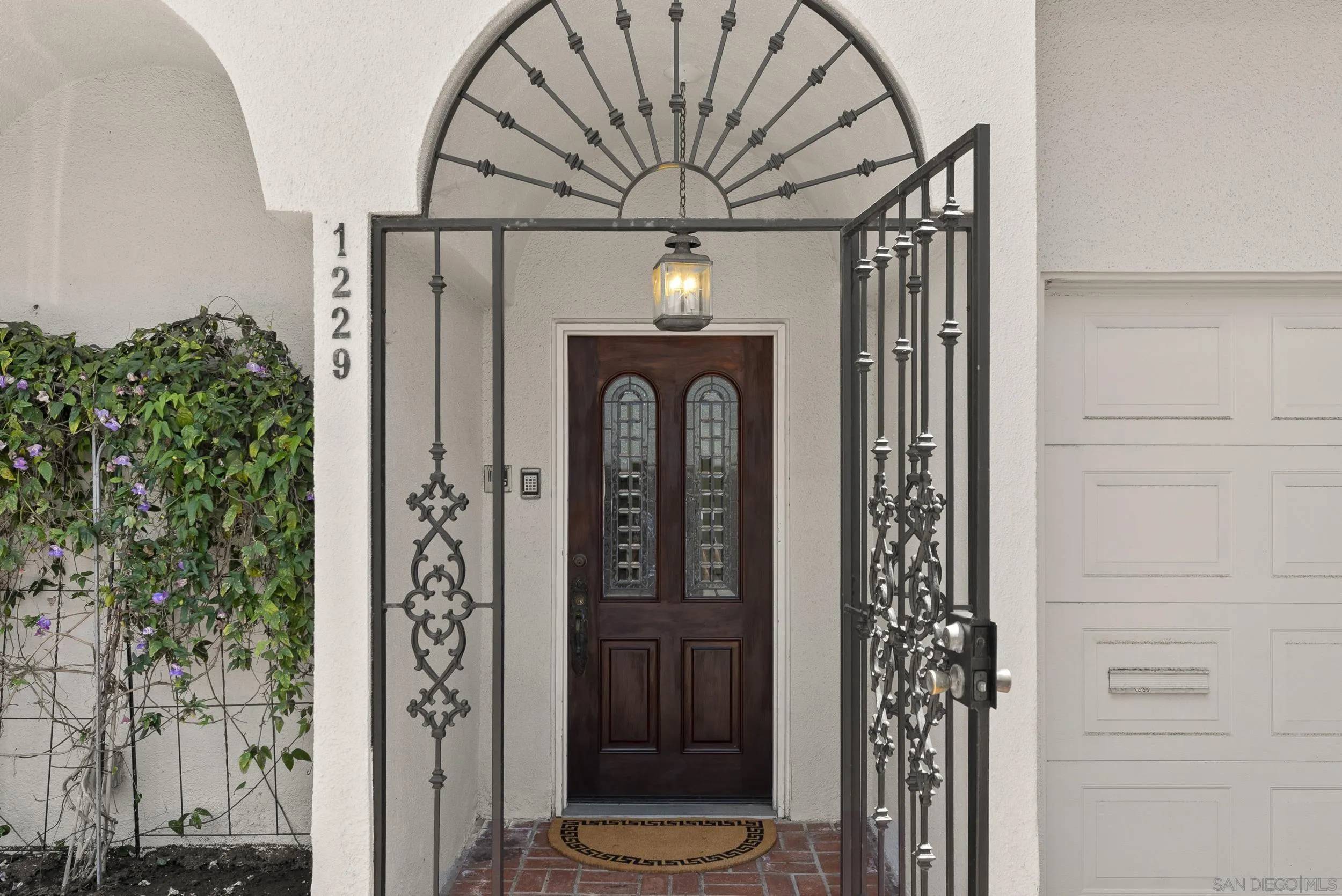 La Jolla, CA 92037,1229 Roslyn Ln
