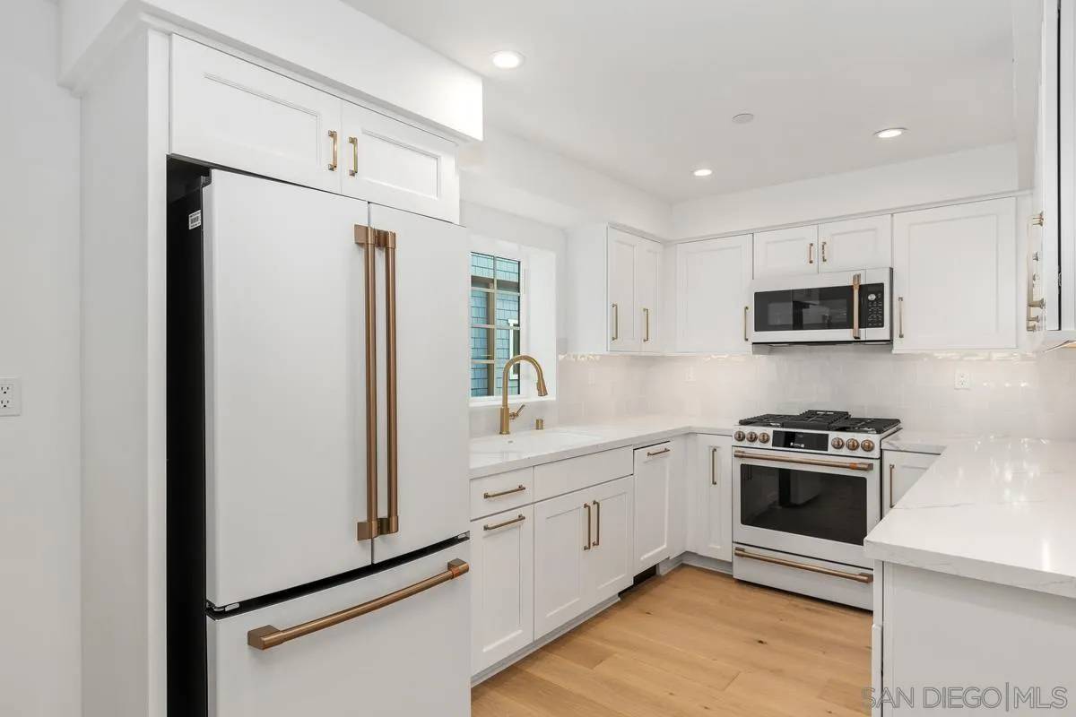 Coronado, CA 92118,549 Orange Ave