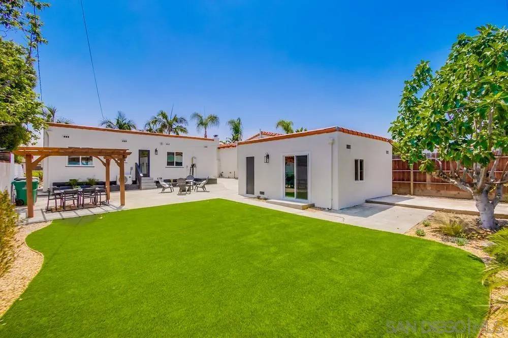 San Diego, CA 92115,4574 58th St