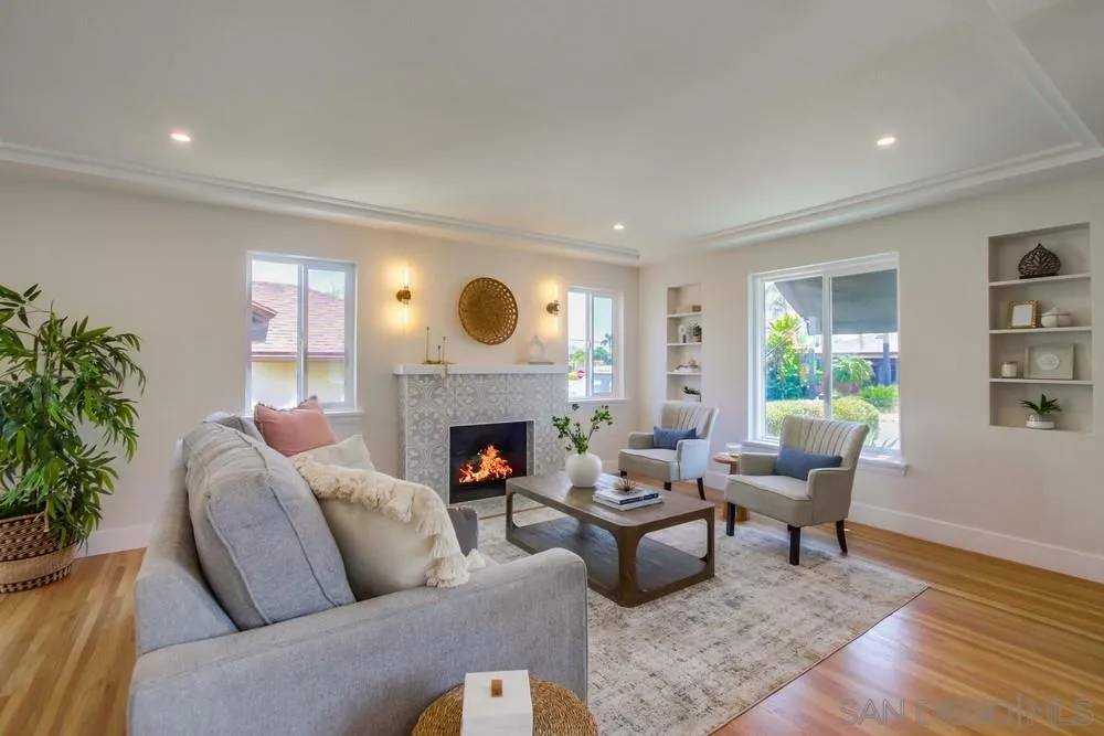 San Diego, CA 92115,4574 58th St