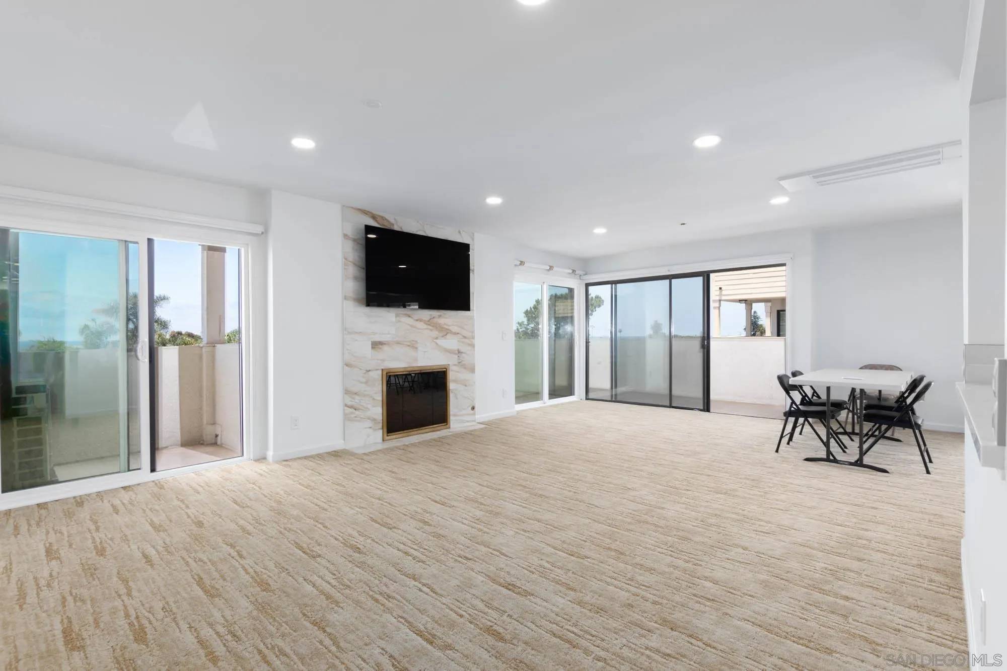La Jolla, CA 92037,7550 Eads Ave #305