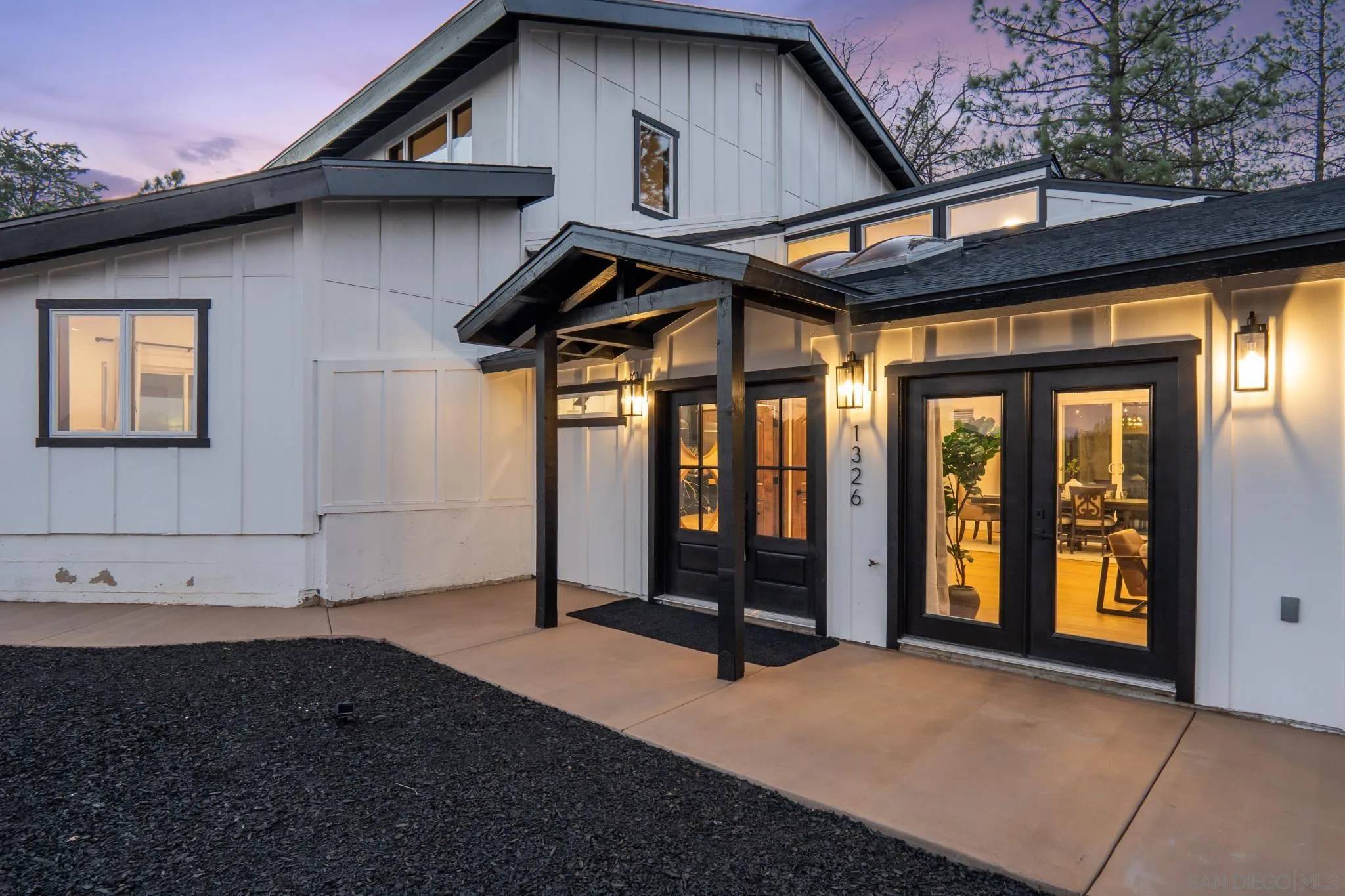 Julian, CA 92036,1326 Farmer Rd