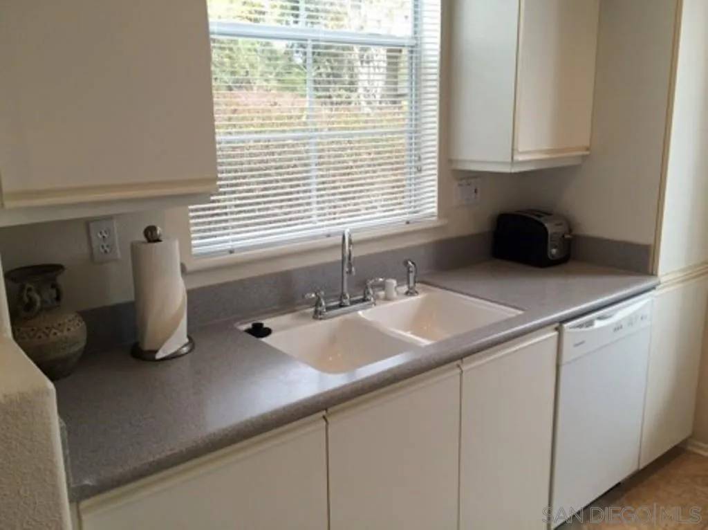 San Diego, CA 92130,3609 Bernwood #81