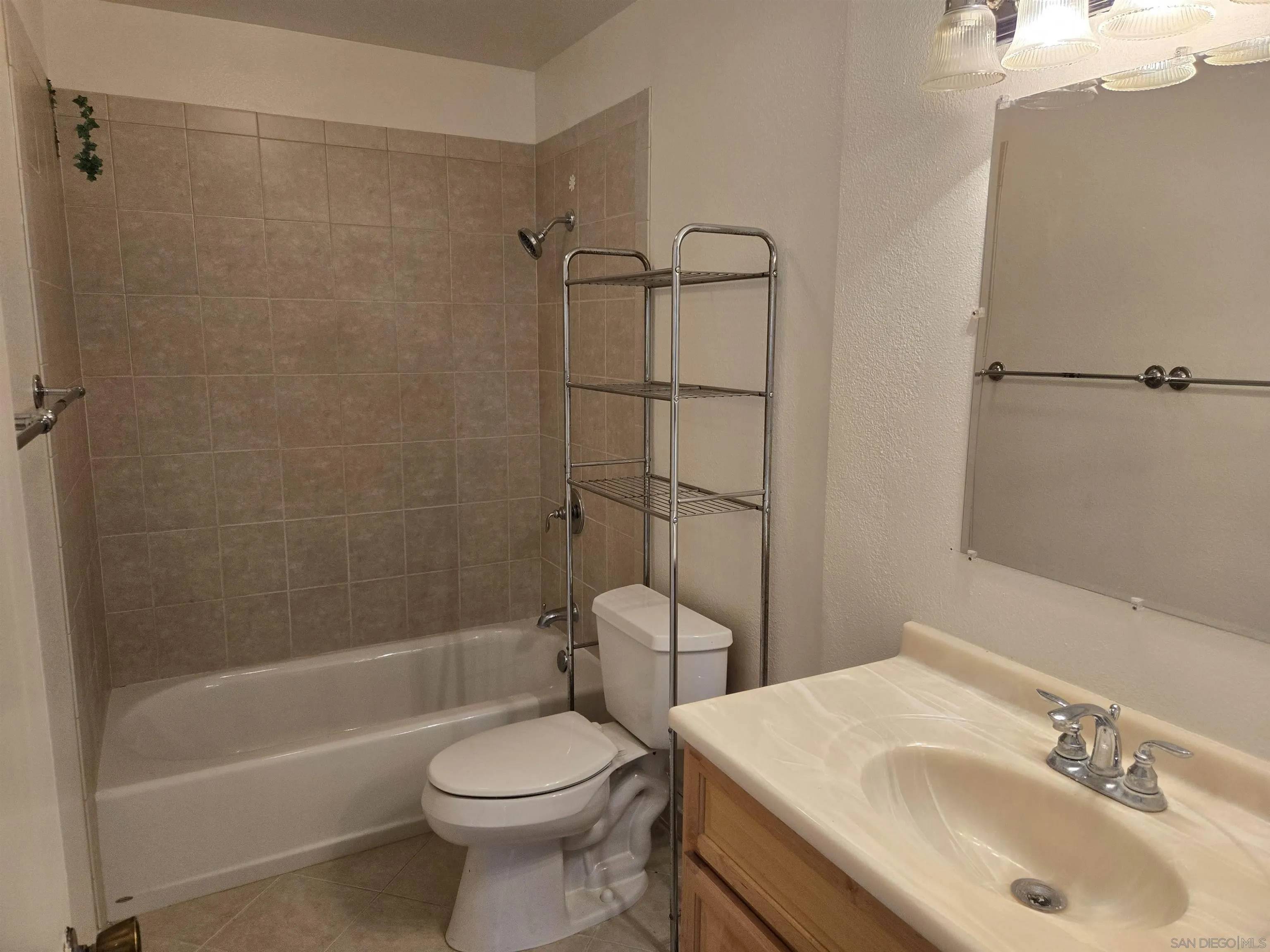 San Diego, CA 92139,6883 Bear River Row #2