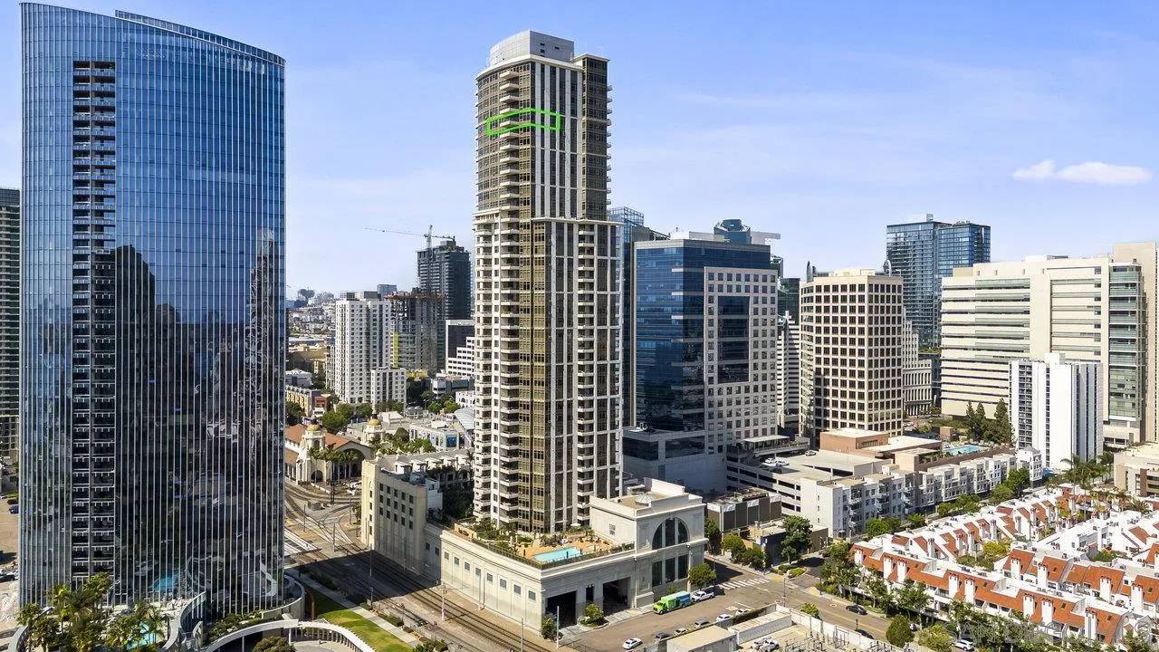 San Diego, CA 92101,700 W E St #3901