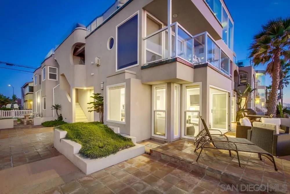 San Diego, CA 92109,3391 Ocean Front Walk #A