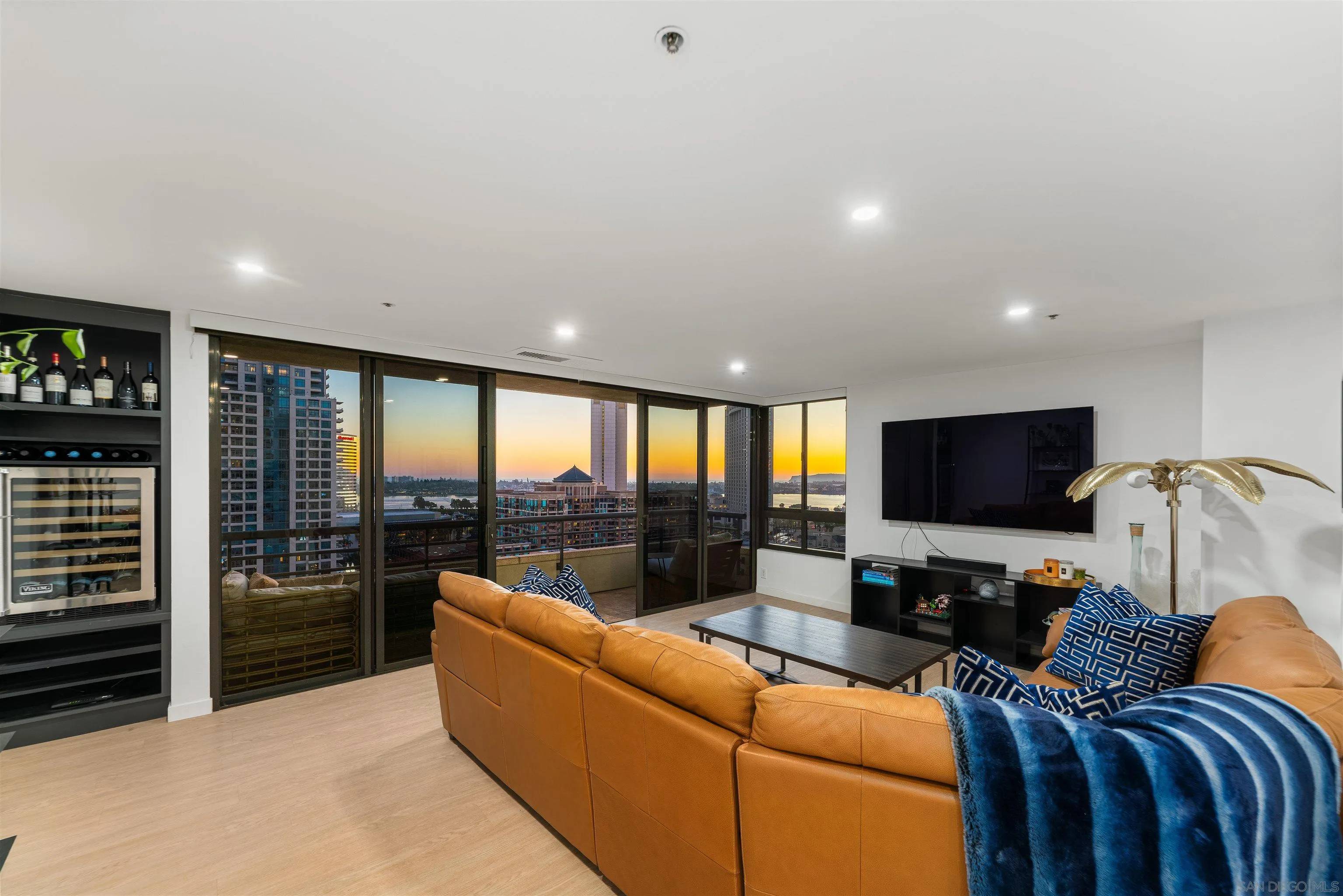 San Diego, CA 92101,700 Front St #1102