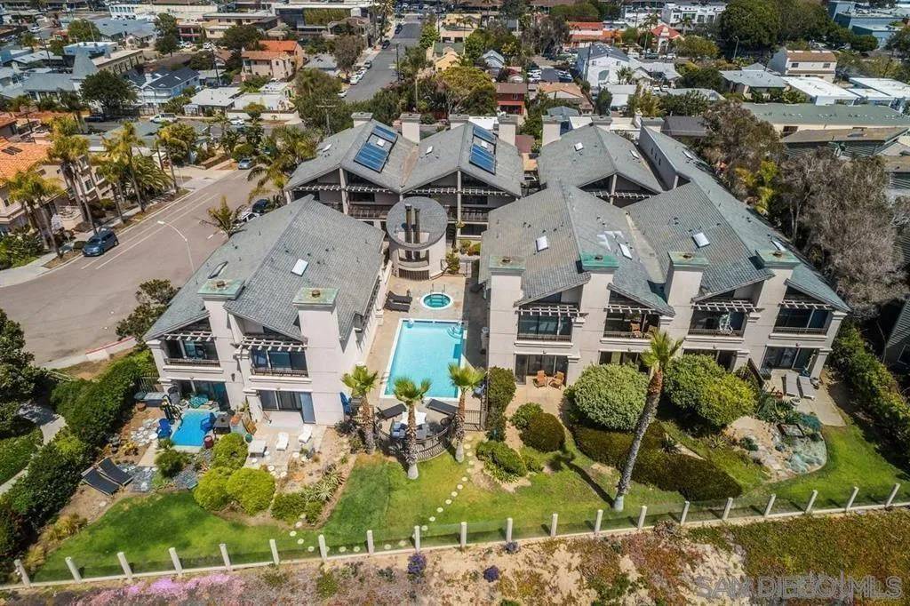 Encinitas, CA 92024,920 Sealane Dr #B