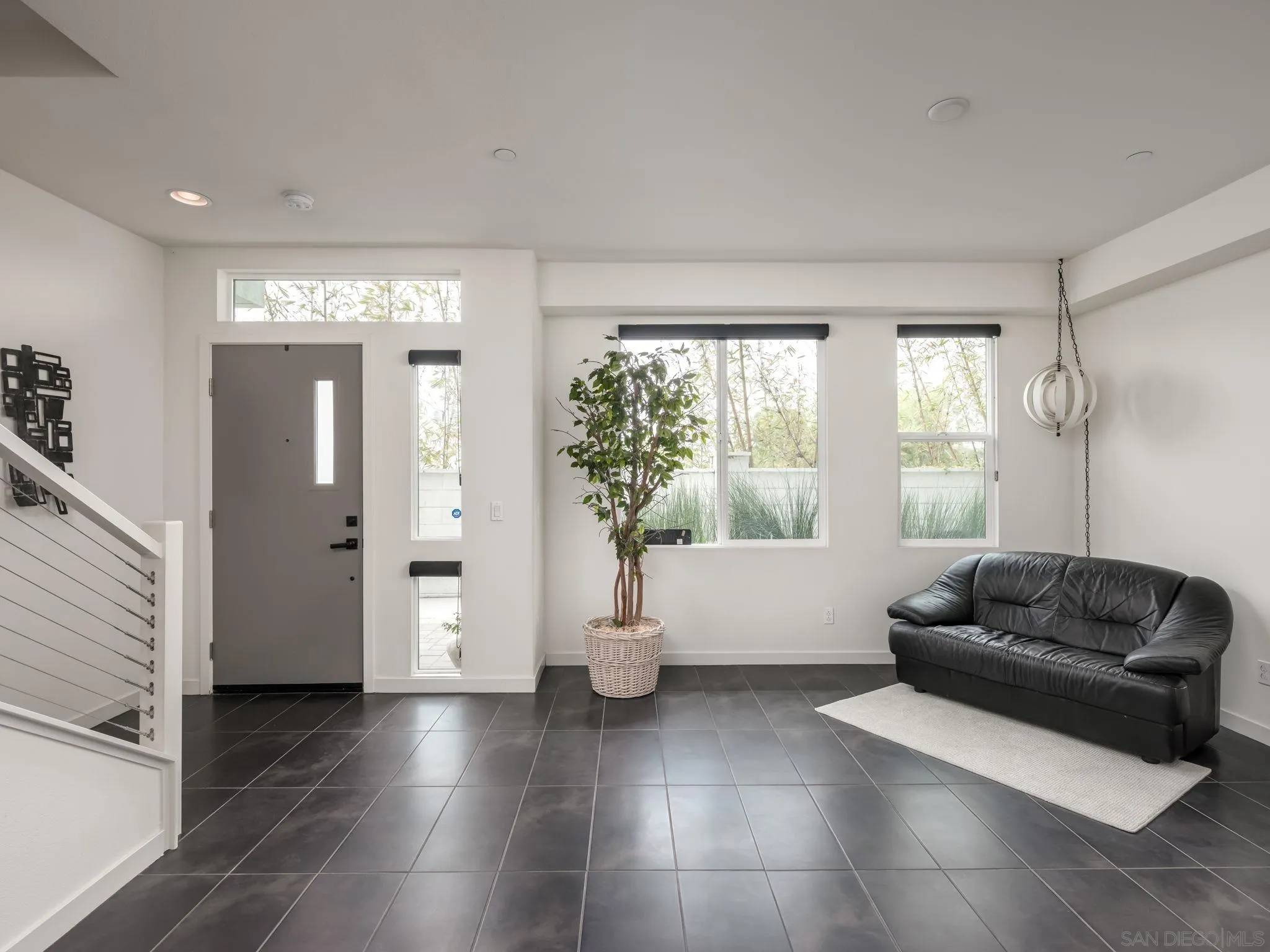 Carlsbad, CA 92008,2563 State St