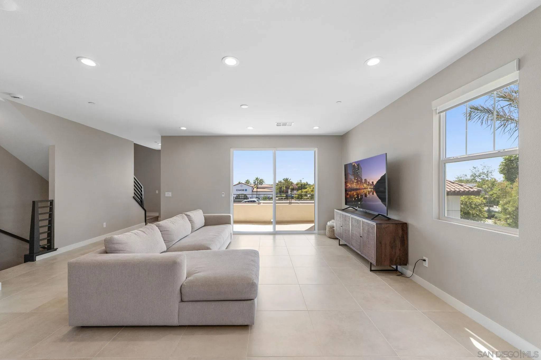San Diego, CA 92130,13016 Lumen Way