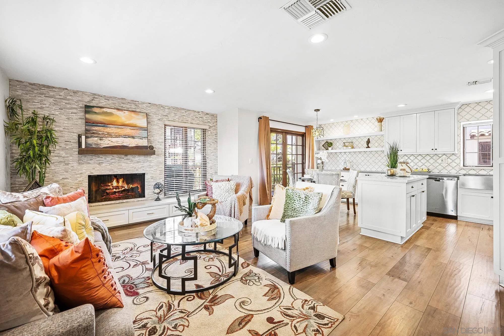 La Jolla, CA 92037,8656 Villa La Jolla Dr #1