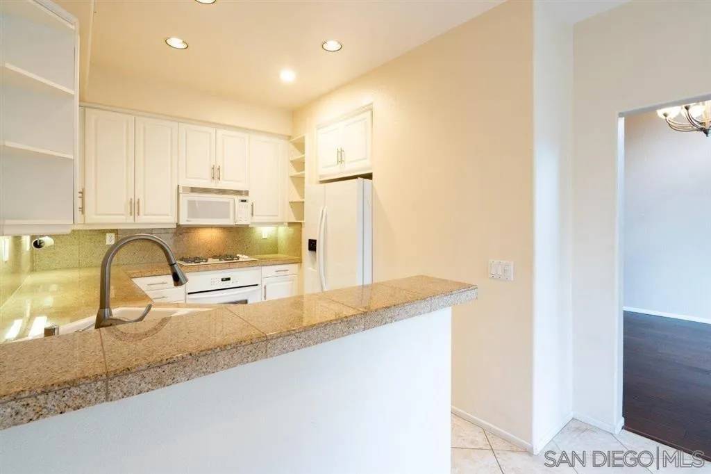 San Diego, CA 92130,3781 Ruette De Ville