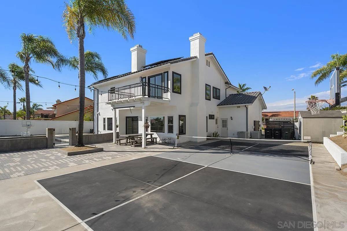 Bonita, CA 91902,376 Canyon Ridge