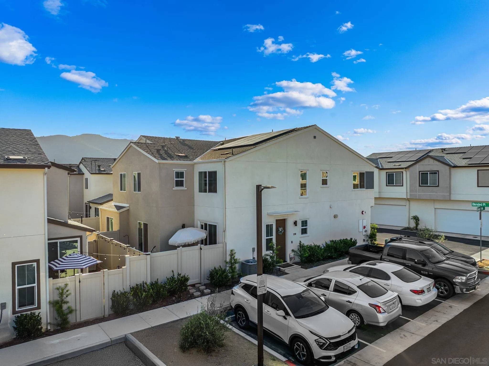 Fallbrook, CA 92028,239 Blended Place