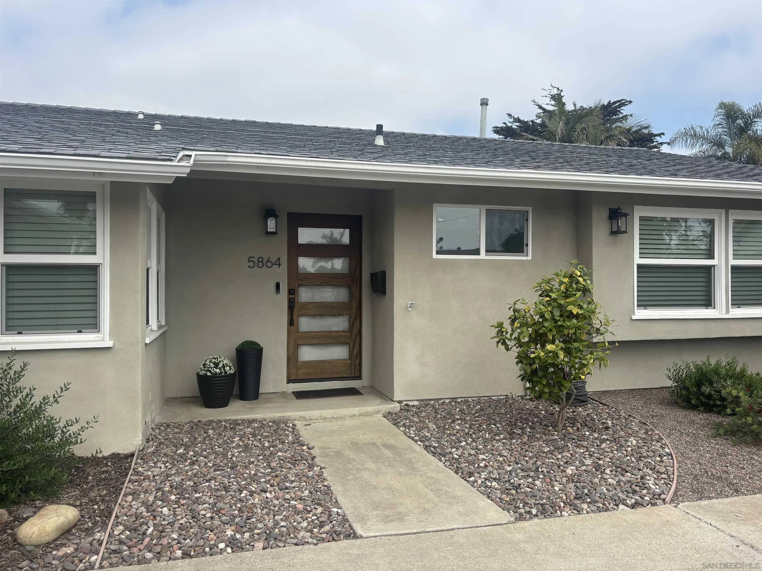 San Diego, CA 92122,5864 Lamas St