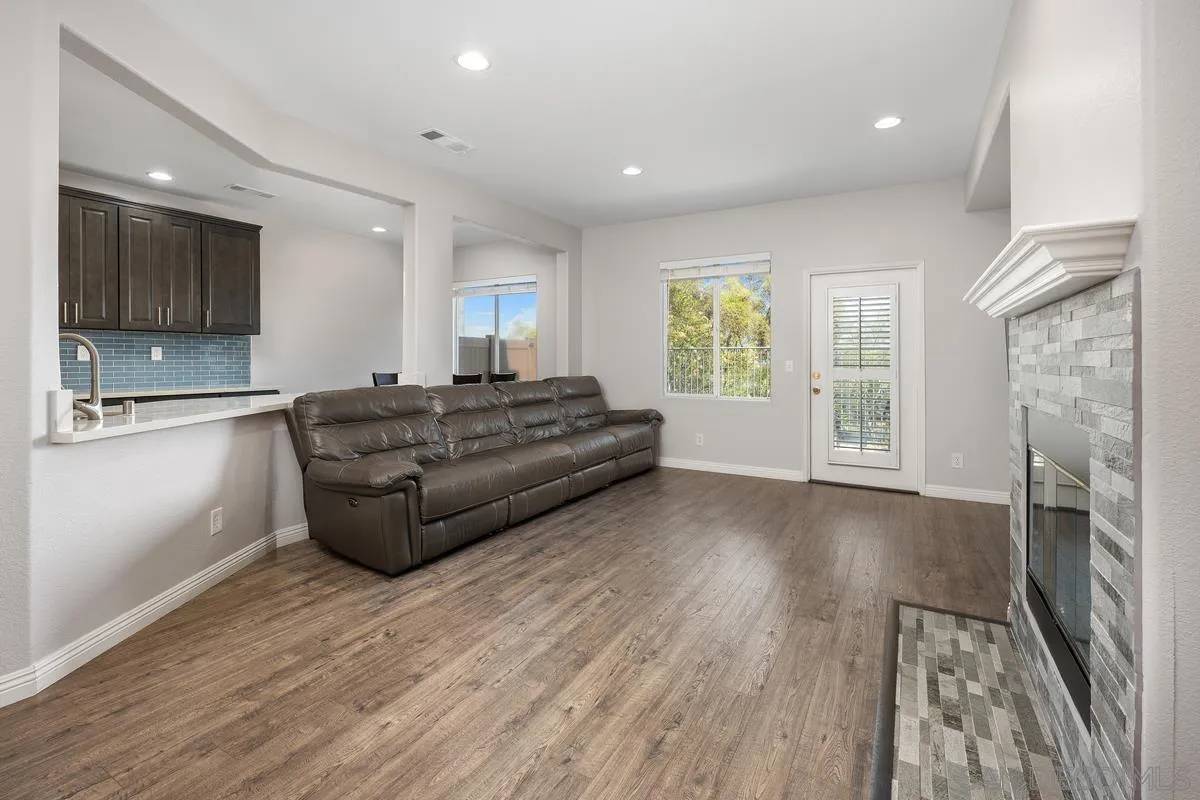San Diego, CA 92131,10645 Wexford St #2