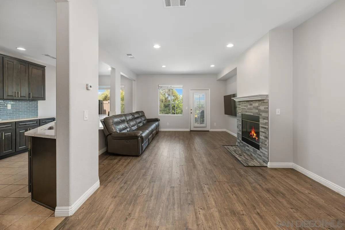 San Diego, CA 92131,10645 Wexford St #2