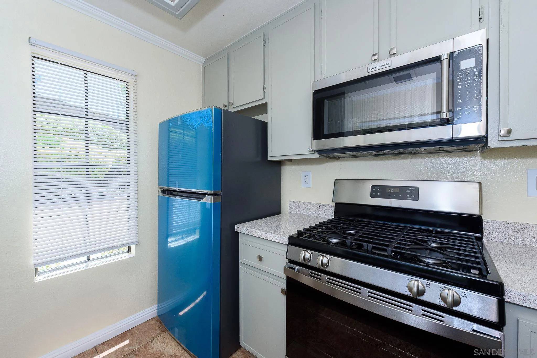 San Diego, CA 92128,13294 Wimberly Square #225