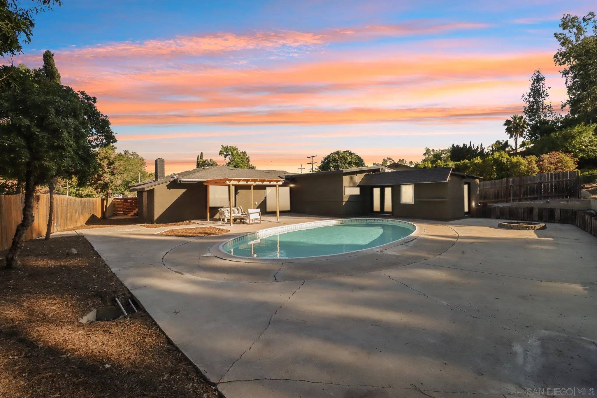 La Mesa, CA 91942,6288 Broadmoor Dr