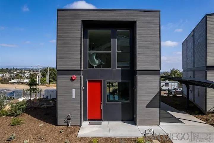 La Mesa, CA 91941,8236 High Street