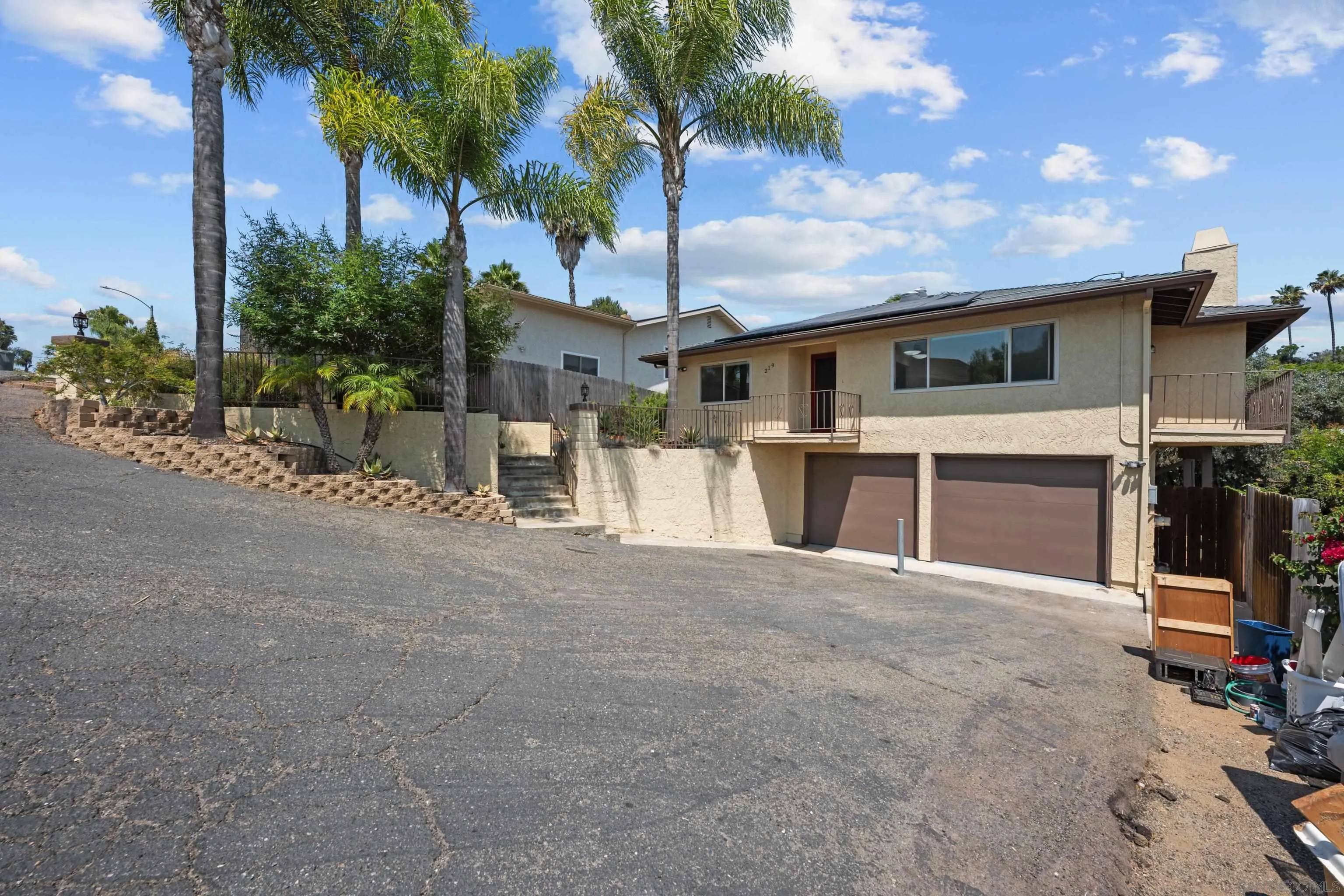 Vista, CA 92083,219 Lyon Cir