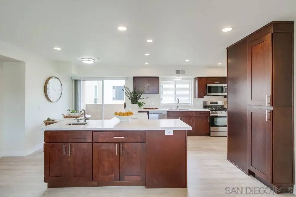 San Diego, CA 92109,1703 La Playa Ave #B