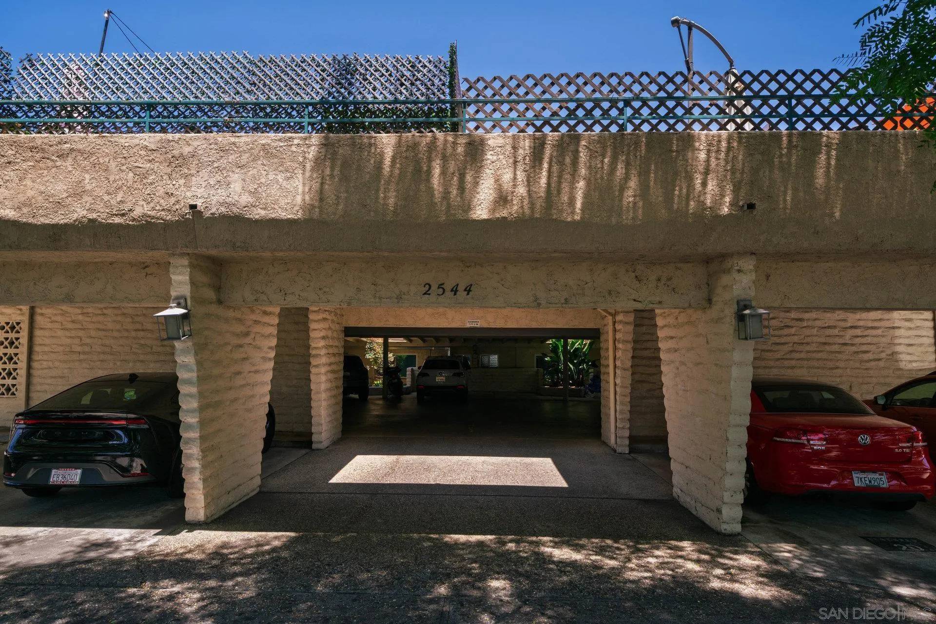 Carlsbad, CA 92009,2544 Navarra Rd #6