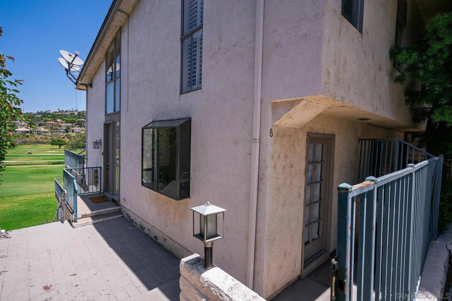Carlsbad, CA 92009,2544 Navarra Rd #6