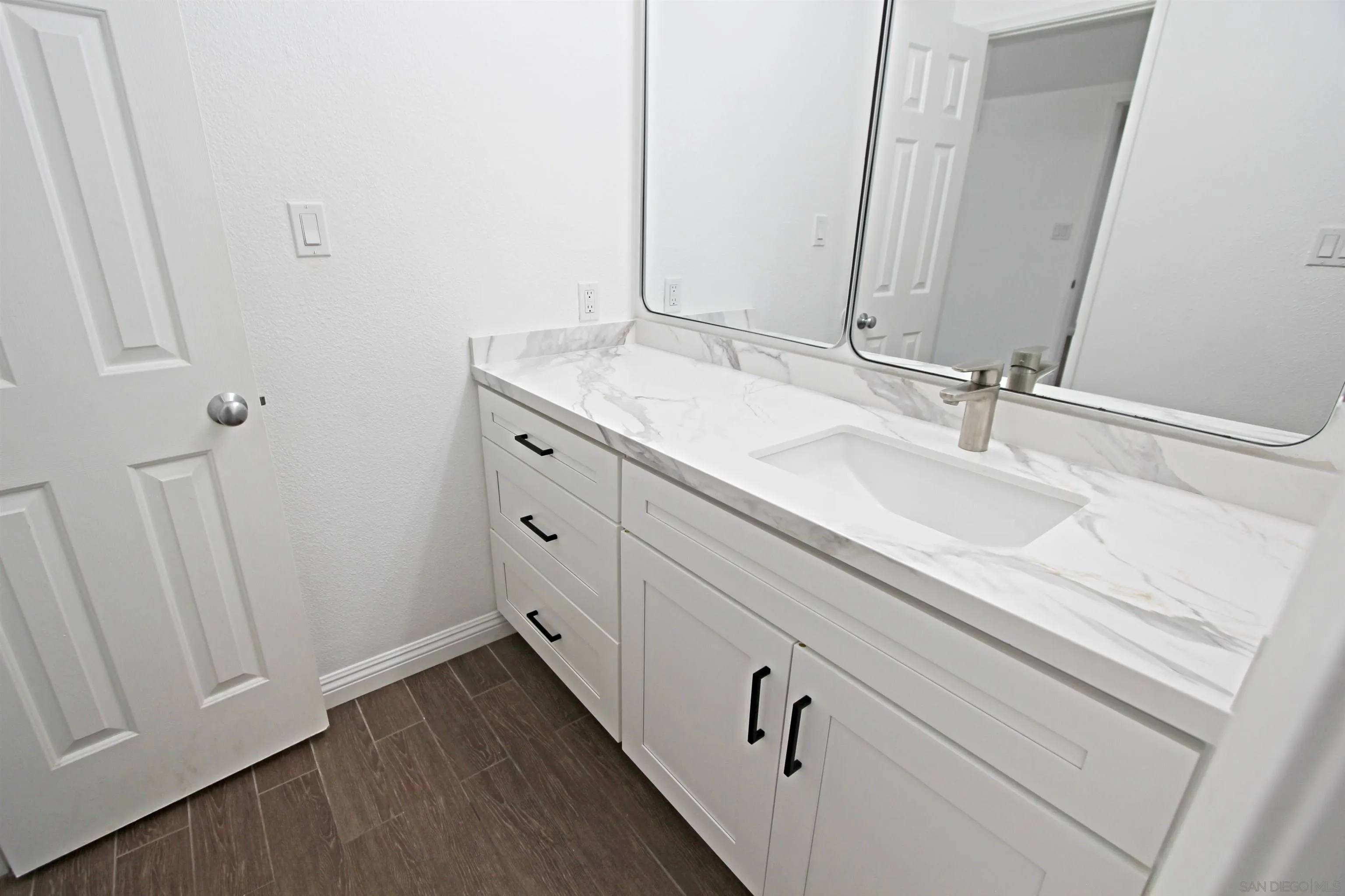 San Diego, CA 92122,7545 Charmant Dr #1309