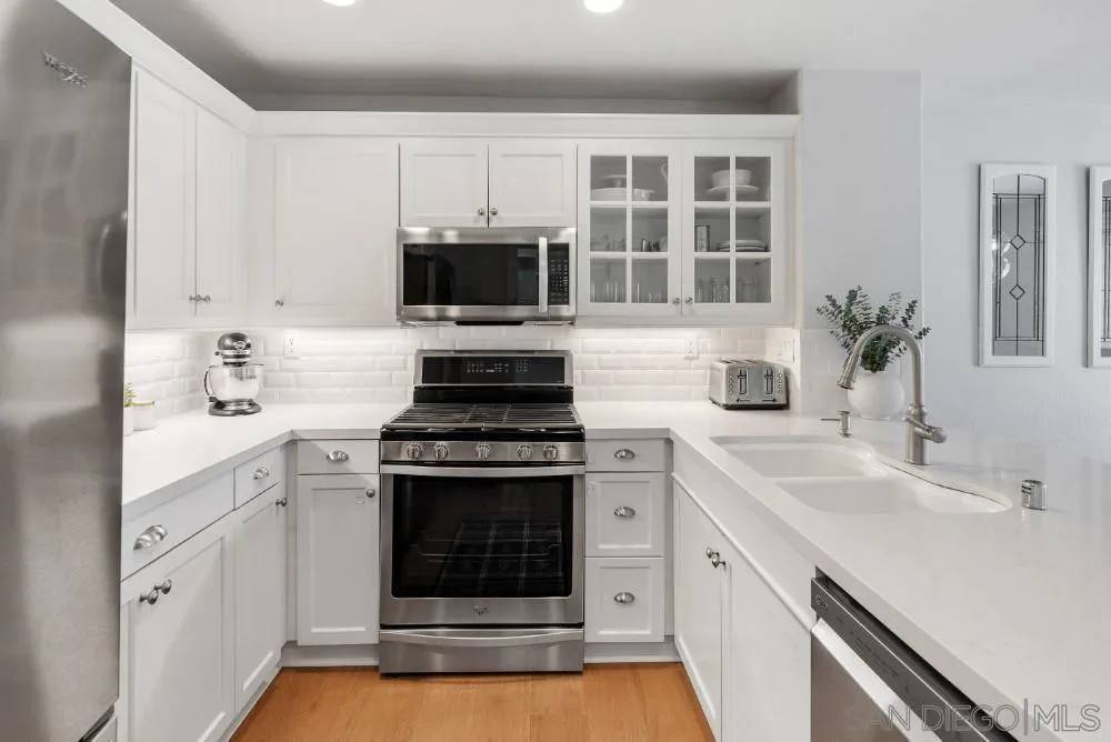 San Diego, CA 92110,3514 Shoreline Bluff Ln