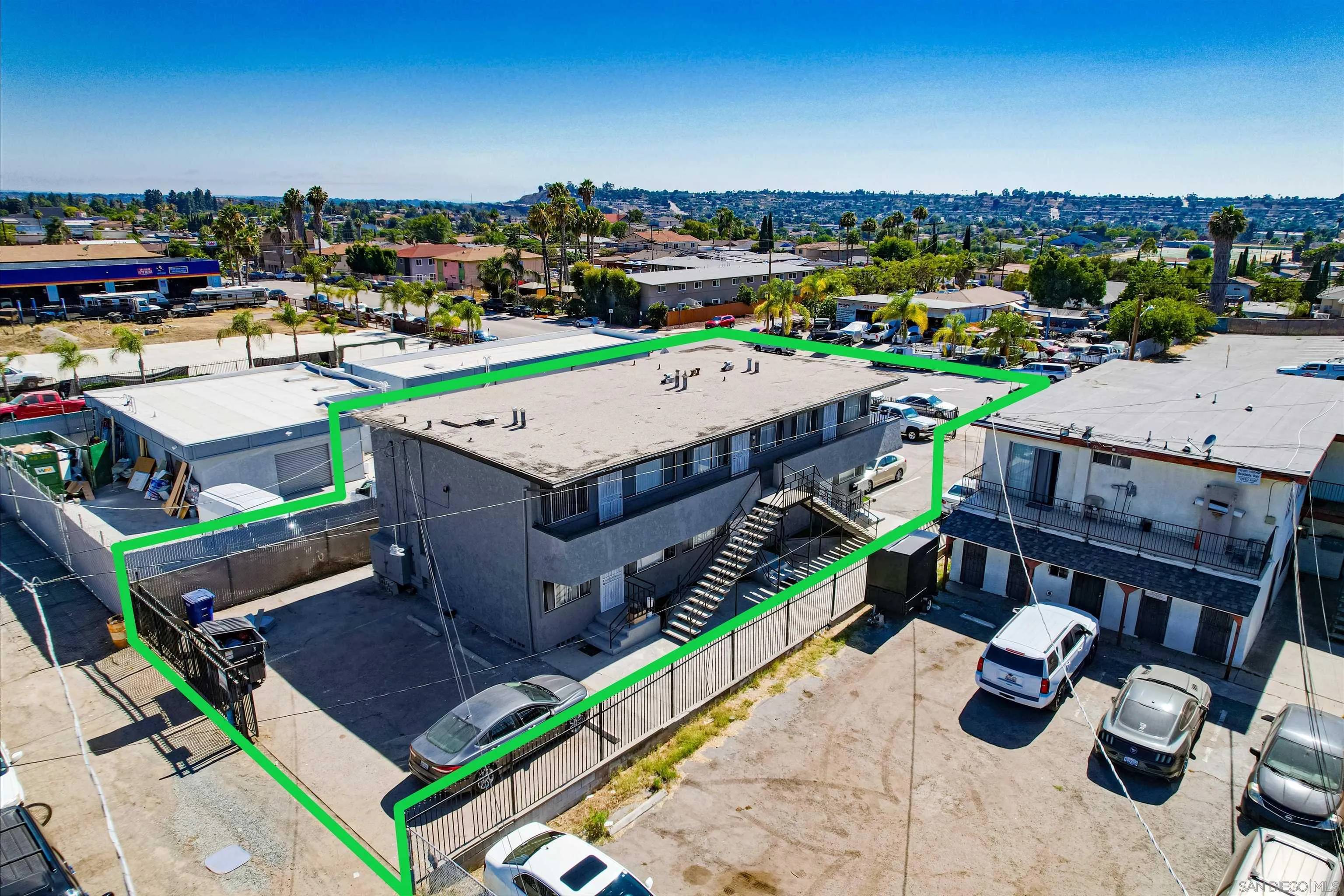 Spring Valley, CA 91977,913 Grand Ave
