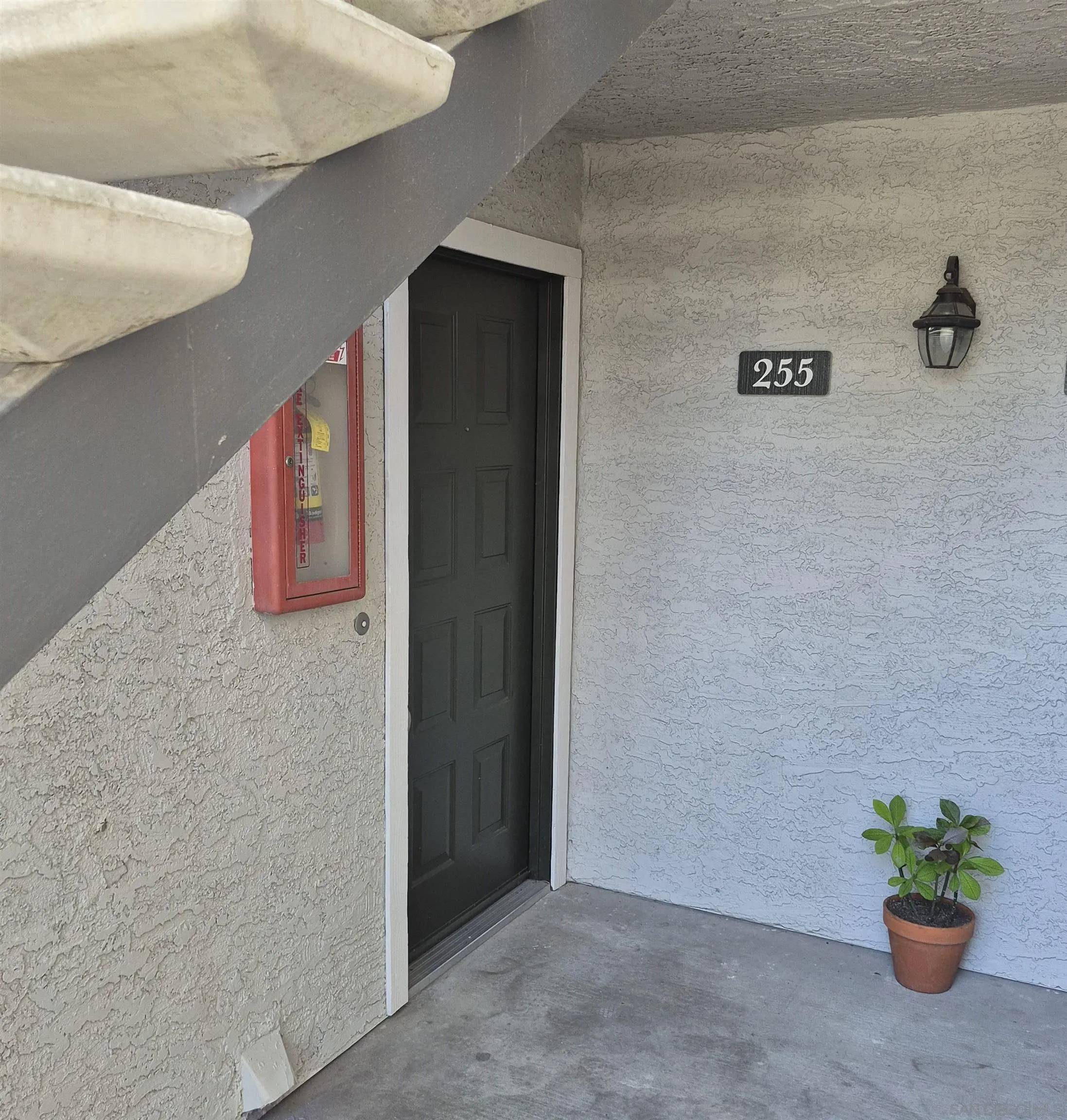 San Diego, CA 92128,15048 Avenida Venusto #255